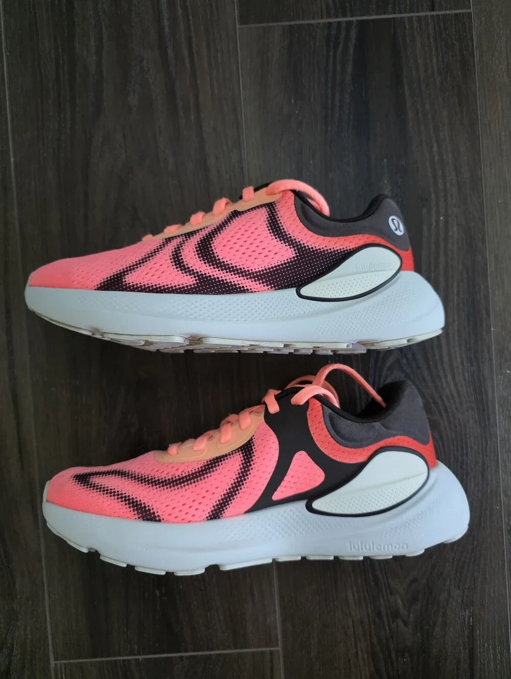 Lululemon Beyondfeel Women's 8 Neon Coral Athletic Running Shoes